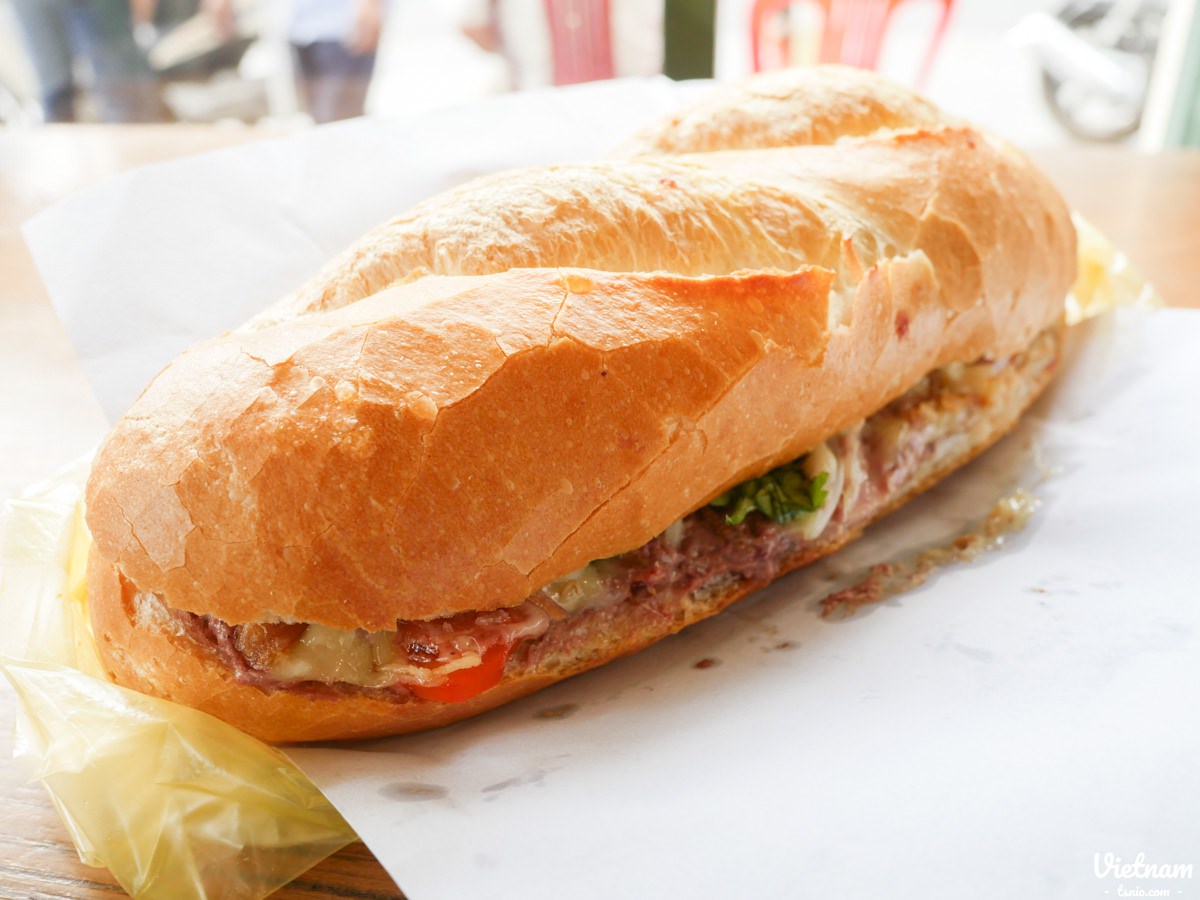 胡志明市美食推薦 最好吃的法國麵包 Bánh Mì Hùynh Hoa
