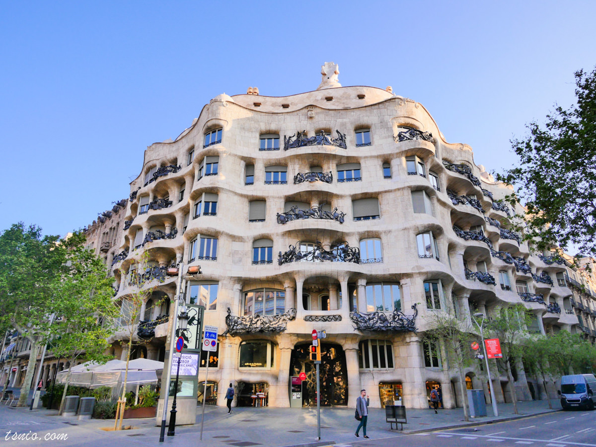 西班牙巴塞隆納景點 米拉之家 Casa Milà 高第經典建築