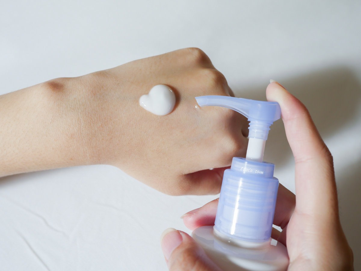 卸妝產品推薦 Neutrogena 露得清 深層卸妝乳、洗卸輕透潔顏油