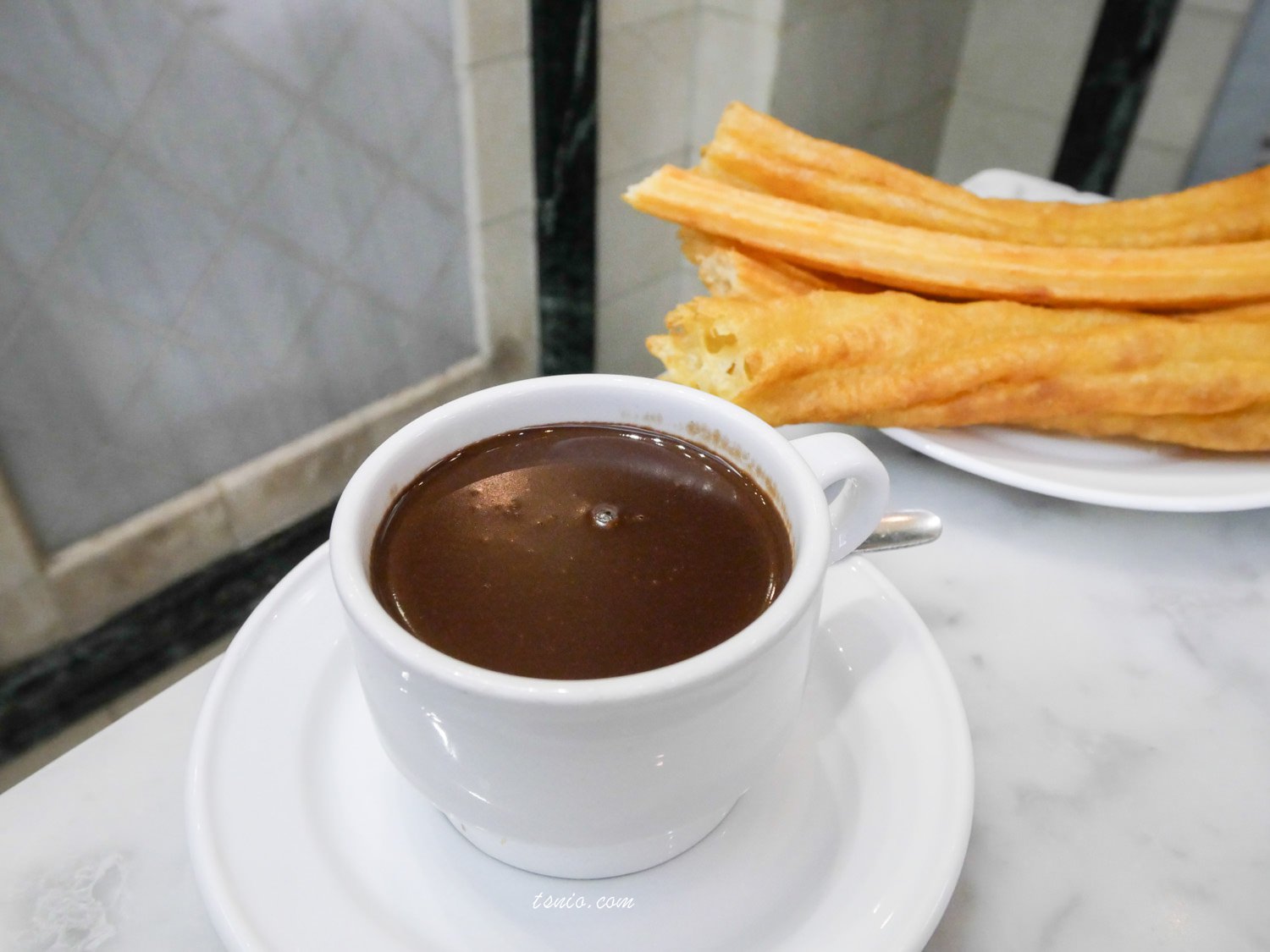西班牙馬德里美食推薦 Chocolatería San Ginés 必吃西班牙油條巧克力