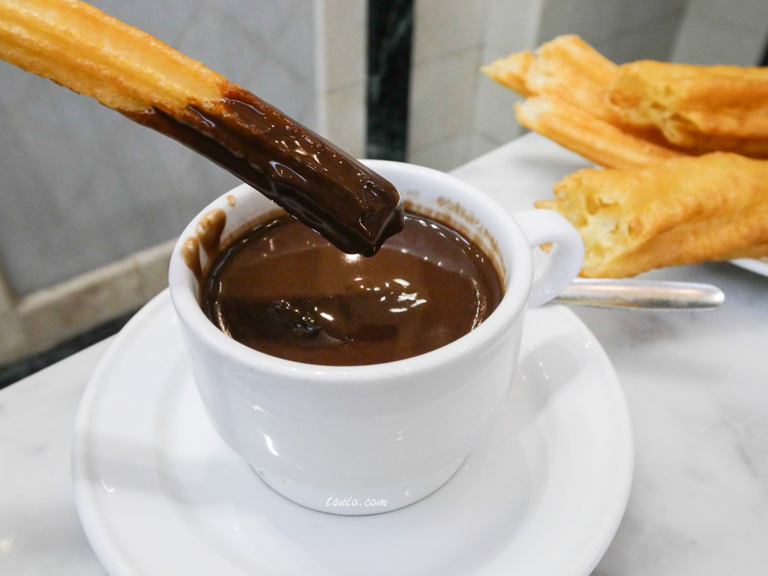 西班牙馬德里美食推薦 Chocolatería San Ginés 必吃西班牙油條巧克力