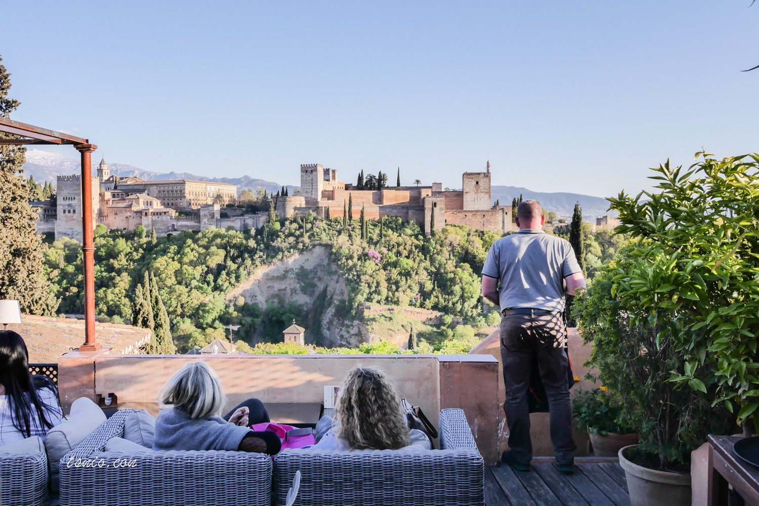西班牙格拉納達景點 阿爾拜辛區 聖尼古拉教堂廣場眺望風景