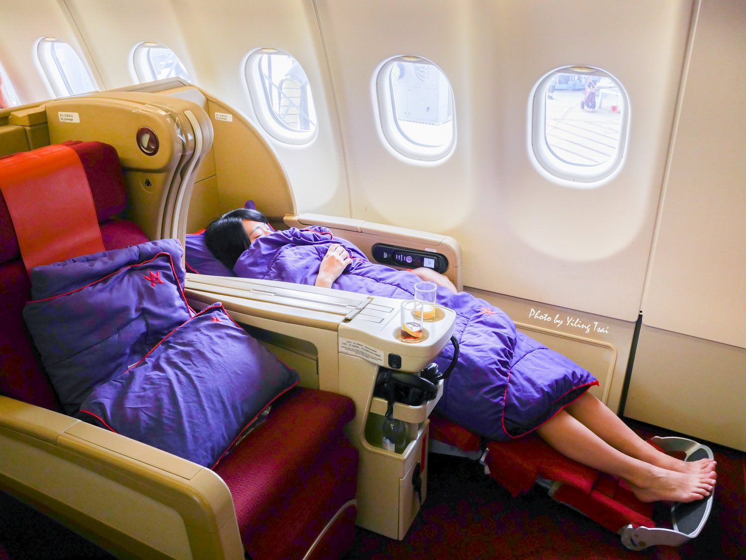 香港航空商務艙 香港轉機舊金山航線 180度座椅超舒適座椅