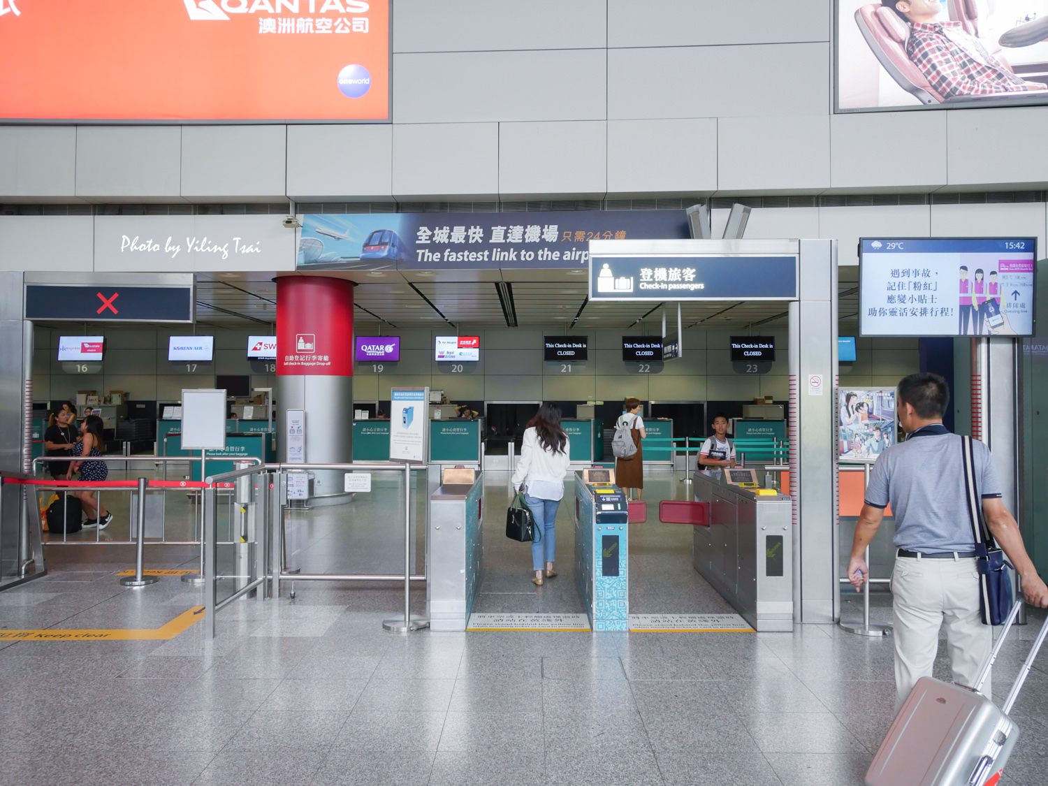 香港機場快線 機場往返市區最快速的交通方式、QR Code通關、市區預辦登機