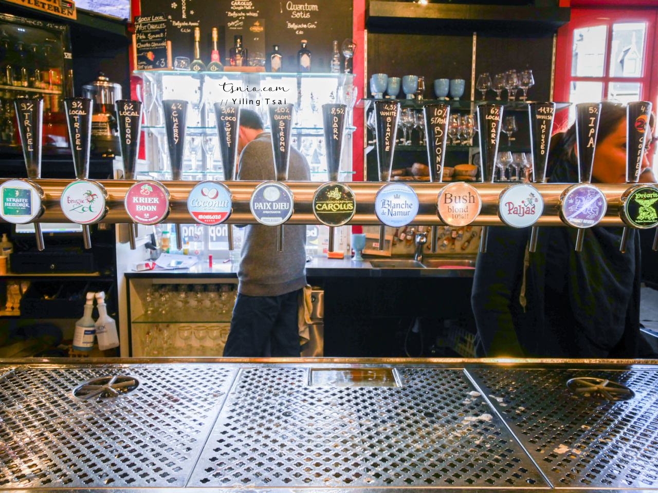 比利時布魯日啤酒推薦 2Be 河岸旁啤酒專賣店酒吧 布魯日啤酒牆