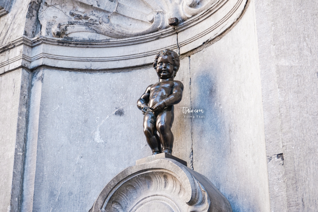 比利時布魯塞爾景點 Manneken Pis 尿尿小童 比利時代表雕像服裝秀