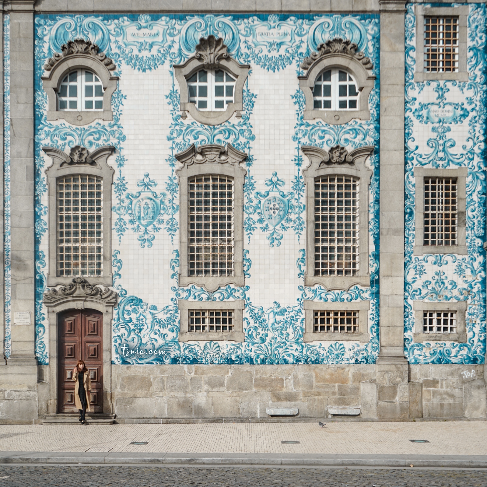 葡萄牙波多景點 Igreja do Carmo 卡爾莫教堂 洛可可式藍白磁磚立面