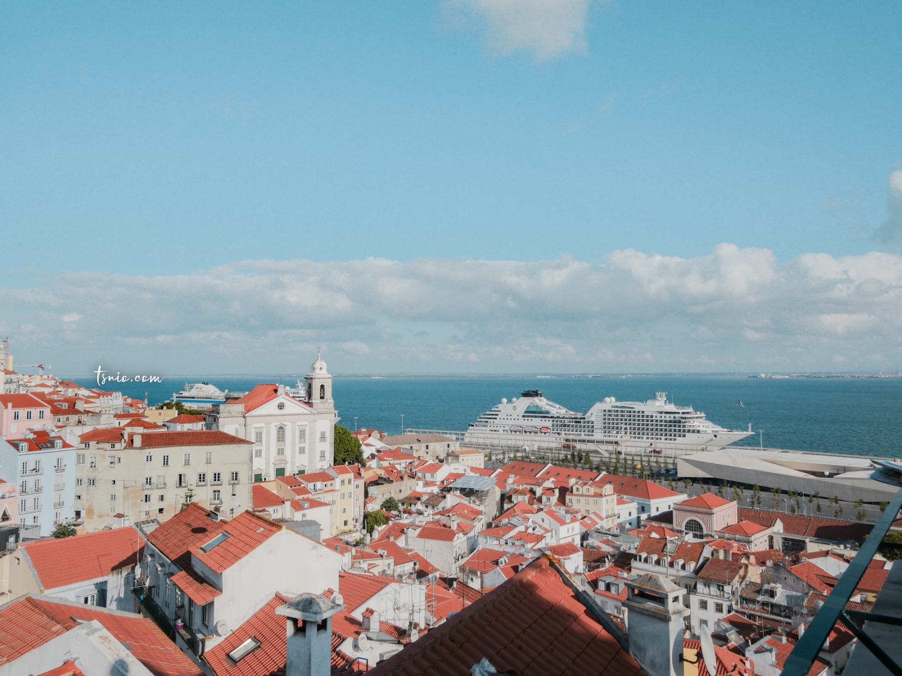 葡萄牙里斯本景點 太陽門廣場、太陽門觀景台、歷史漫畫牆