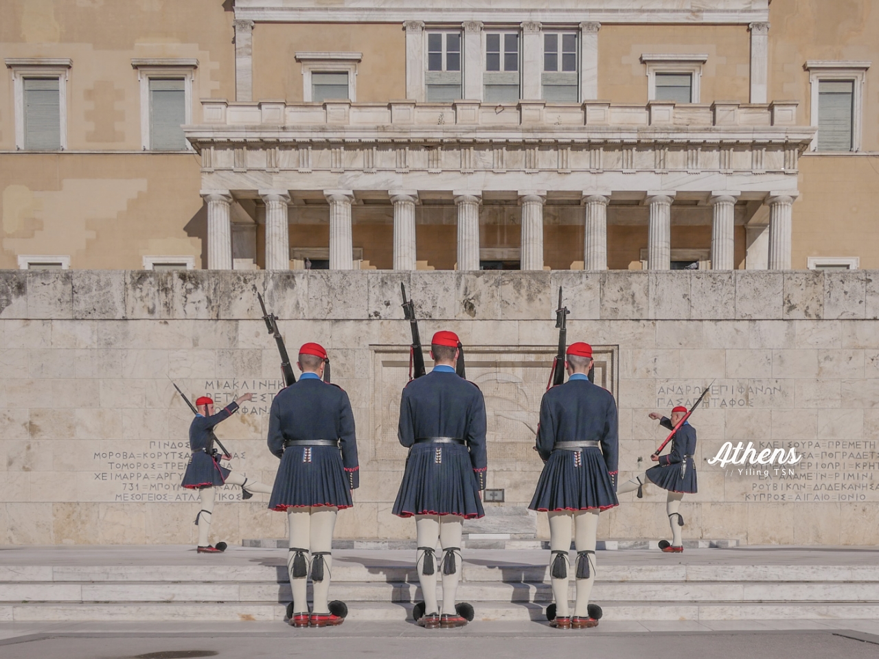 希臘雅典景點：雅典議會大廈、無名戰士紀念碑，傳統服飾衛兵換將