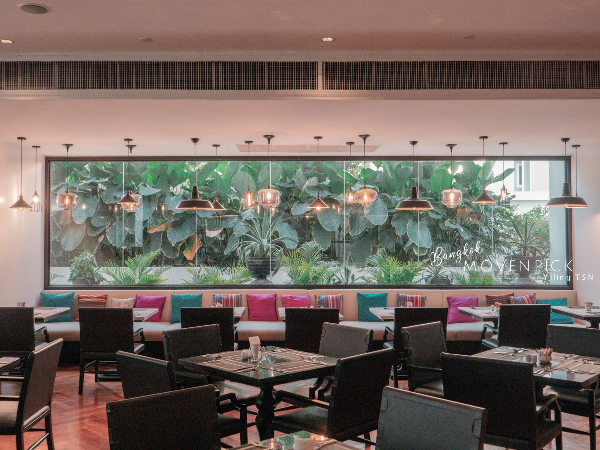 泰國曼谷飯店推薦｜Mövenpick Hotel Sukhumvit 15：莫凡彼瑞享酒店，喧鬧市區中的高空綠洲，免費巧克力下午茶