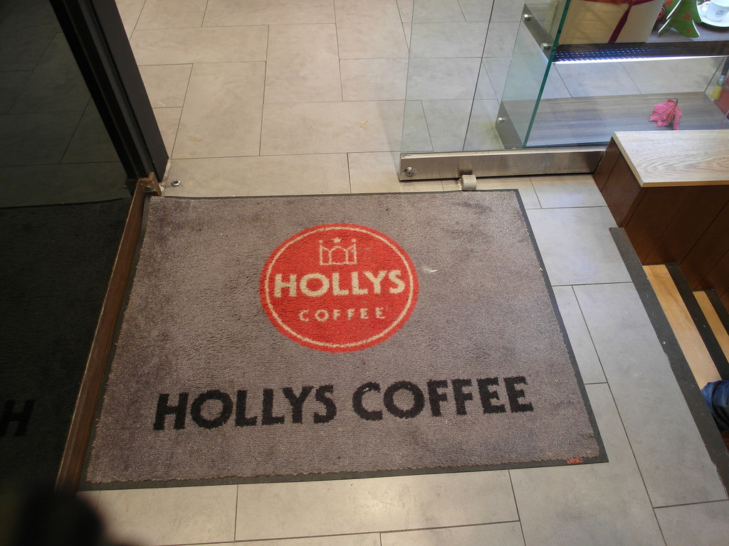 [韓國 首爾] 連鎖咖啡店 Hollys Coffee 地瓜拿鐵好好喝喔