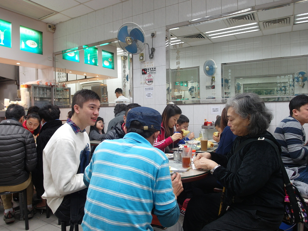 香港灣仔 金鳳茶餐廳 蔡瀾之選老字號茶餐廳 雞蛋鮮牛肉三文治好好吃