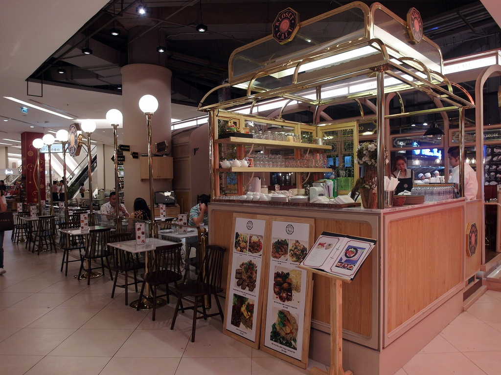 曼谷美食推薦 Kloset Cafe 創意料理 焦糖雞翅和炸豆腐都好好吃