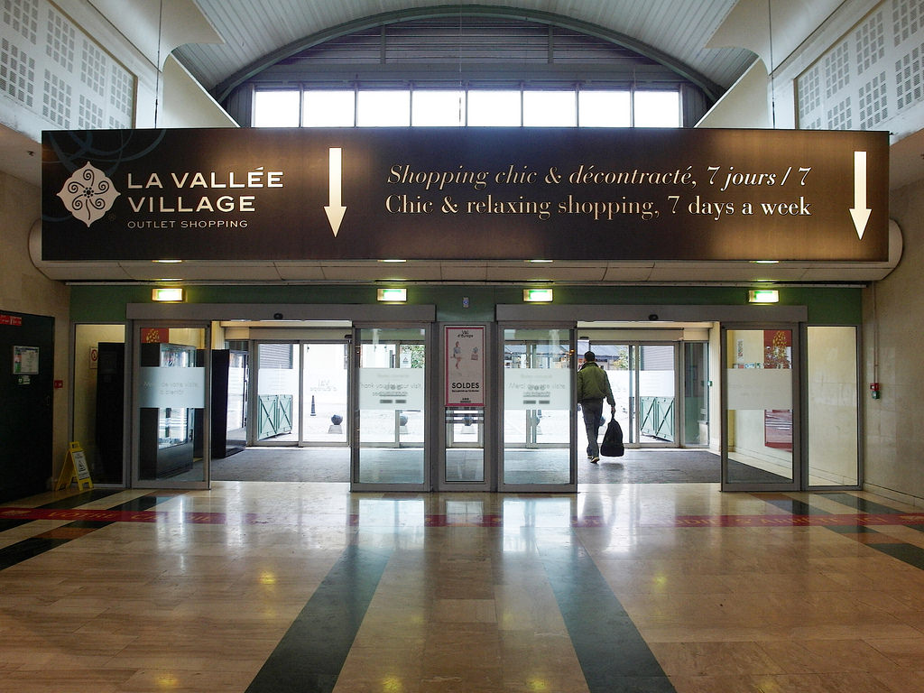 巴黎 La Vallee Village Outlet 河谷購物村：交通、折價券、必買品牌總整理